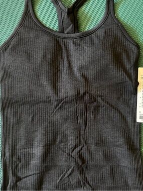 Lululemon Ebb to street Tank Top Light Support, B/C Cup Size 6 BLACK